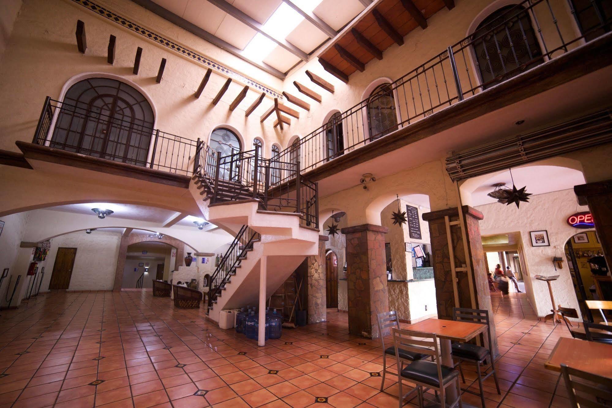 Hotel Hacienda Del Sol Tonala  Exterior photo